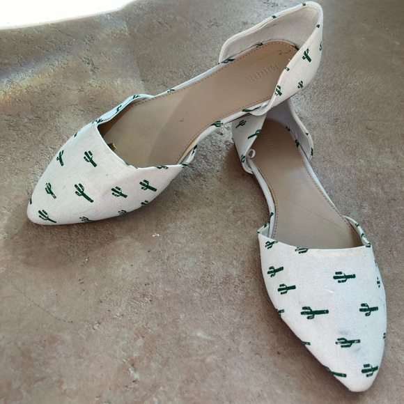 Forever 21 Women's Cactus Cream Green Pointed Toe Canvas Dorsay Flats Size 10 - Picture 2 of 7